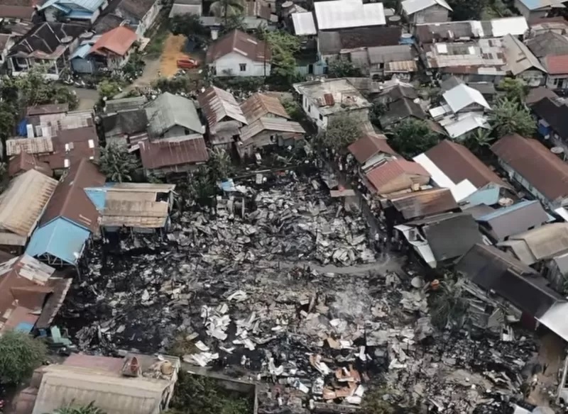 TINGGAL PUING: Kebakaran di Gang Swarga, Desa Berkah Bersama, Kecamatan Satui, Tanah Bumbu, Selasa (6/2) pagi.