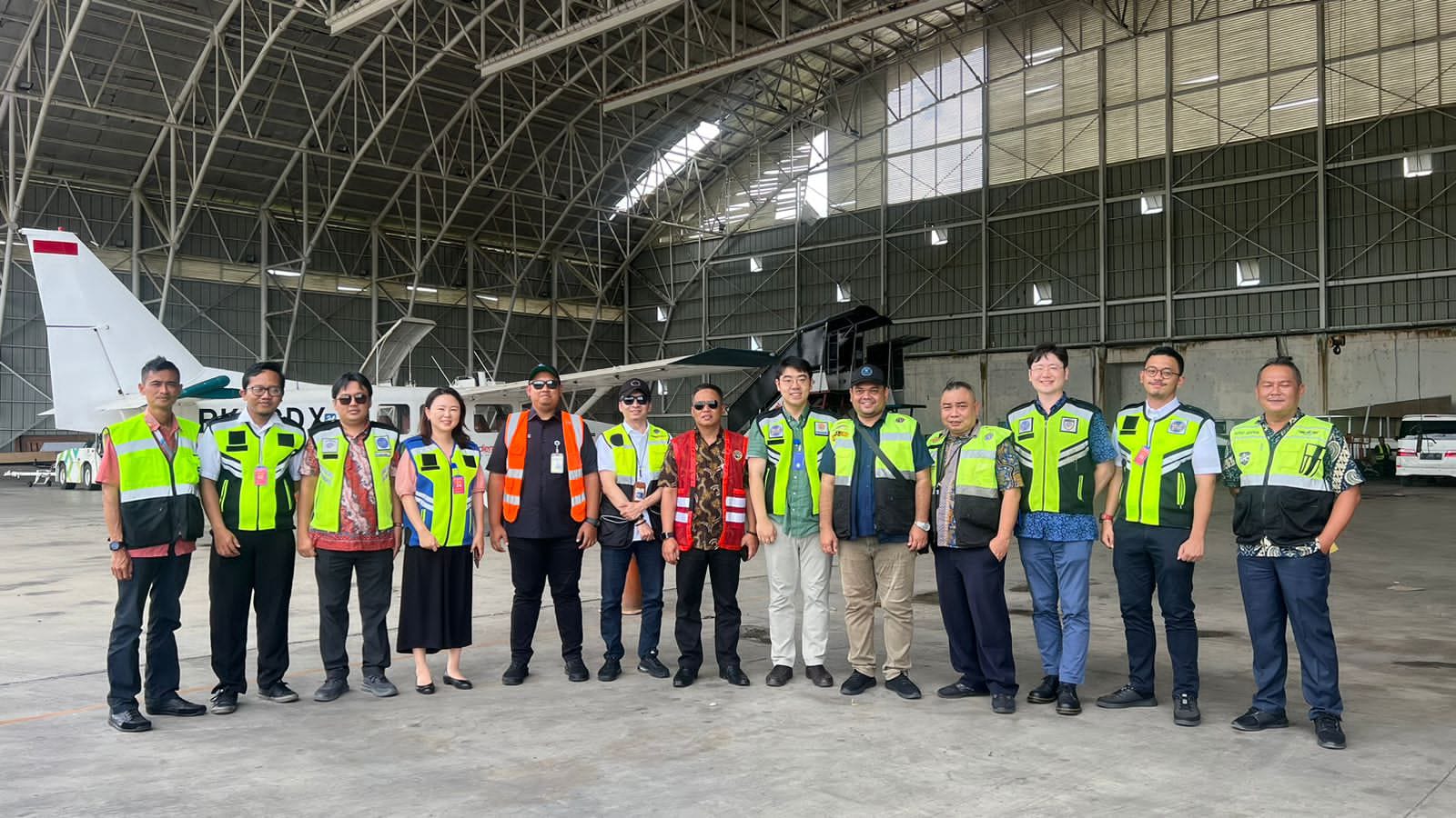 Otorita Ibu Kota Nusantara (Otorita IKN) bersama Kementerian Perhubungan melakukan survei lokasi proof of concept (PoC) mobilitas udara perkotaan di Bandara Sultan Aji Muhammad Sulaiman Sepinggan.