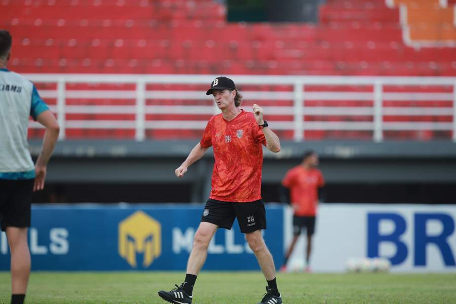 HINGGA 2025: Pieter Huistra sukses membawa Borneo FC bertahan di puncak klasemen sementara Liga 1.&nbsp;DONI ADITYA/KP