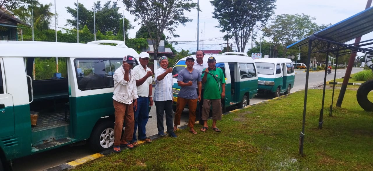 ANCAM: Beberapa pengemudi angkutan umum anggota Organda PPU di Penajam segera mogok dan demo apabila persoalan dengan mobil angkutan berbasis aplikasi tak segera dicarikan solusi oleh Dishub.(ari/kp)