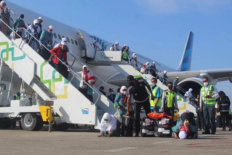 MABRUR: Jemaah haji asal Kalsel saat tiba di Bandara Syamsudin Noor, tahun lalu. (Foto: Arsip Radar Banjarmasin)