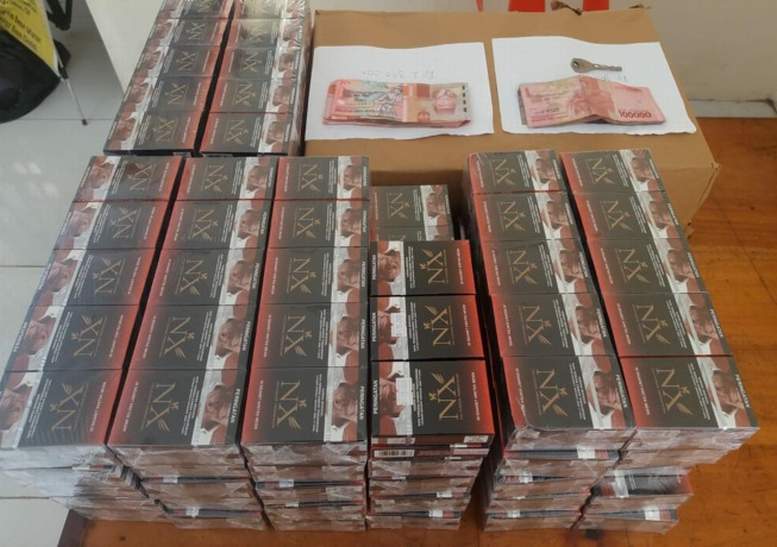 Barang bukti rokok yang dicuri.