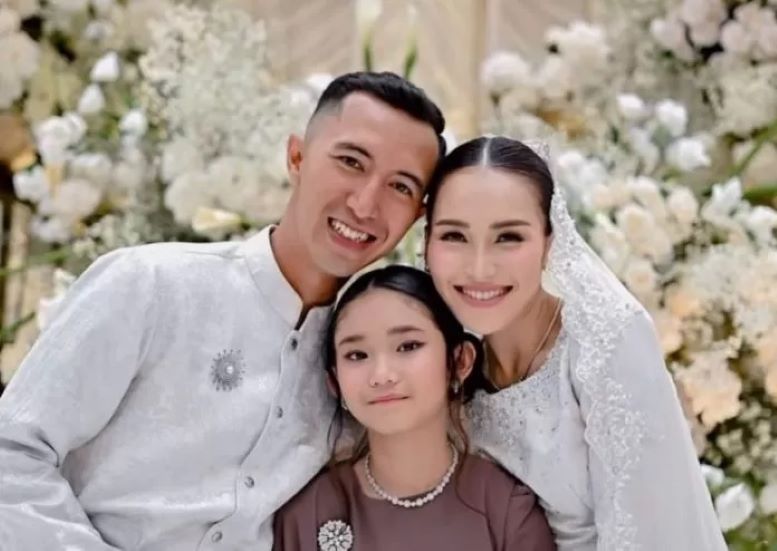 Ayu Ting Ting dan calon suaminya, Lettu Muhammad Fardana (@mom_ayting92)