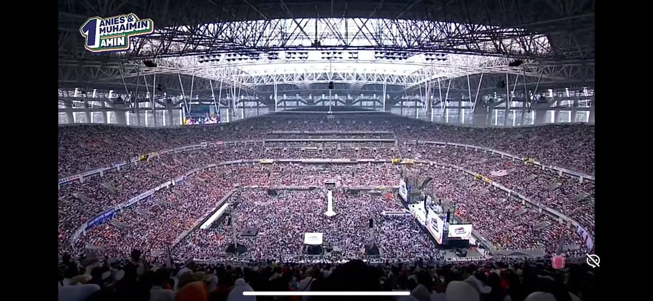 Massa yang menghadiri kampanye Anies-Cak Imin di JIS.