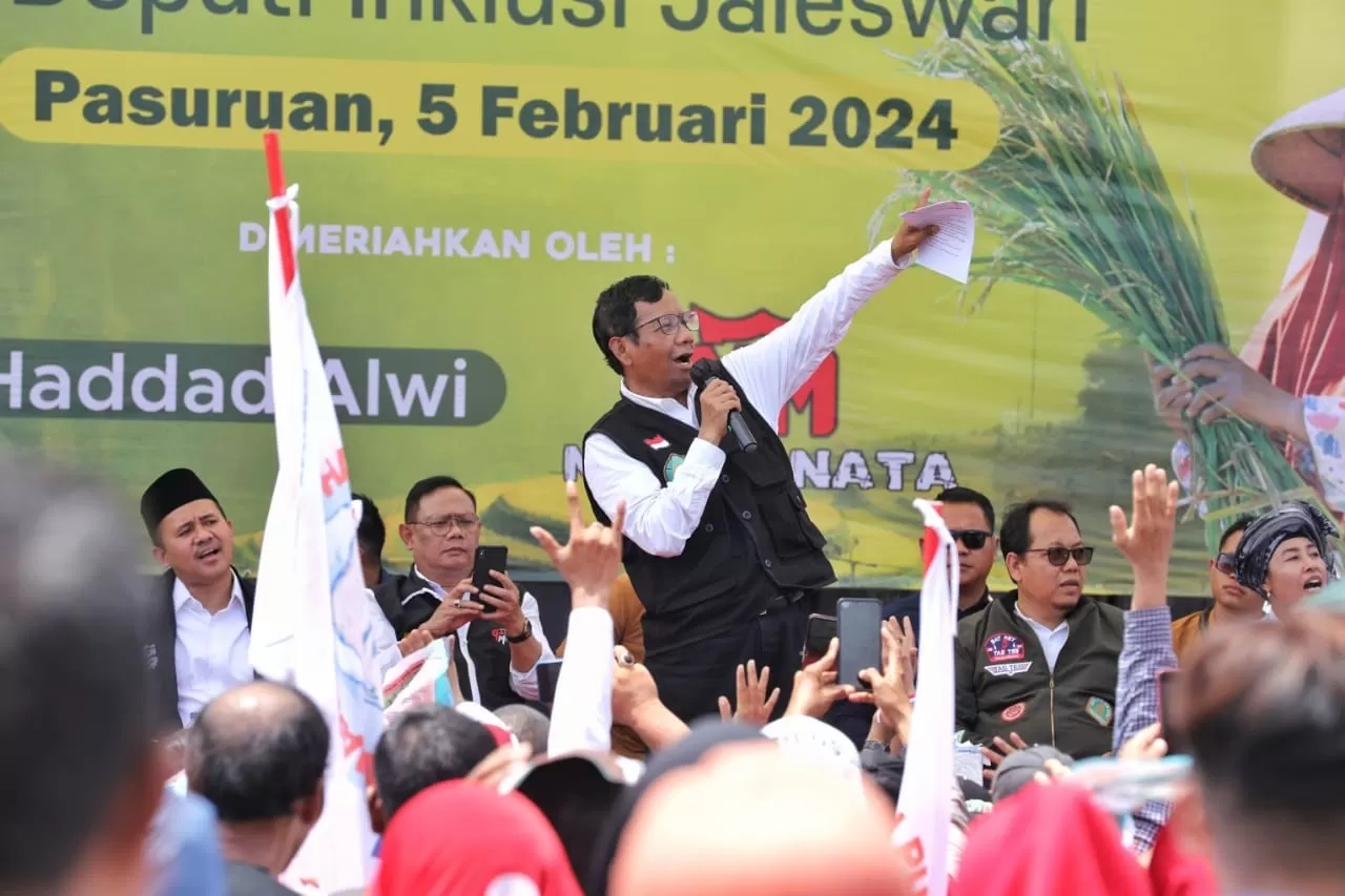 Cawapres Mahfud MD dalam acara Rembug Rakyat di Stadion Untung Suropati, Jalan Pahlawan Nomor 39, Kecamatan Panggungrejo, Kota Pasuruan, Jawa Timur (Jatim), Senin (5/2). (Istimewa)