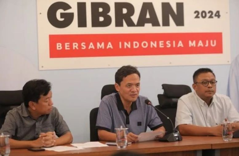 Wakil Ketua Tim Kampanye Nasional (TKN) Prabowo Subianto-Gibran Rakabuming Raka, Habiburokhman saat jumpa pers di Media Center Prabowo-Gibran, Jakarta, (11/2). Foto: Tim Media TKN Prabowo-Gibran.