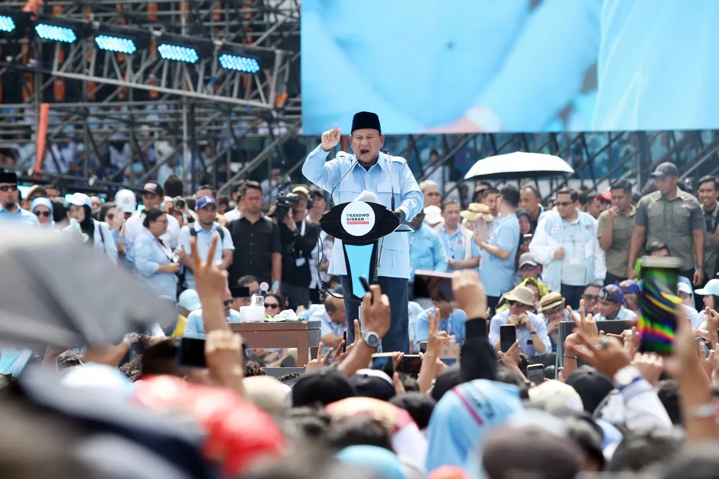 Calon presiden nomor urut 2 Prabowo Subianto memberikan pidato politik saat kampanye akbar di Stadion Utama Gelora Bung Karno (SUGBK), Senayan, Jakarta, Sabtu (10/2/2024). (DERY RIDWANSAH)