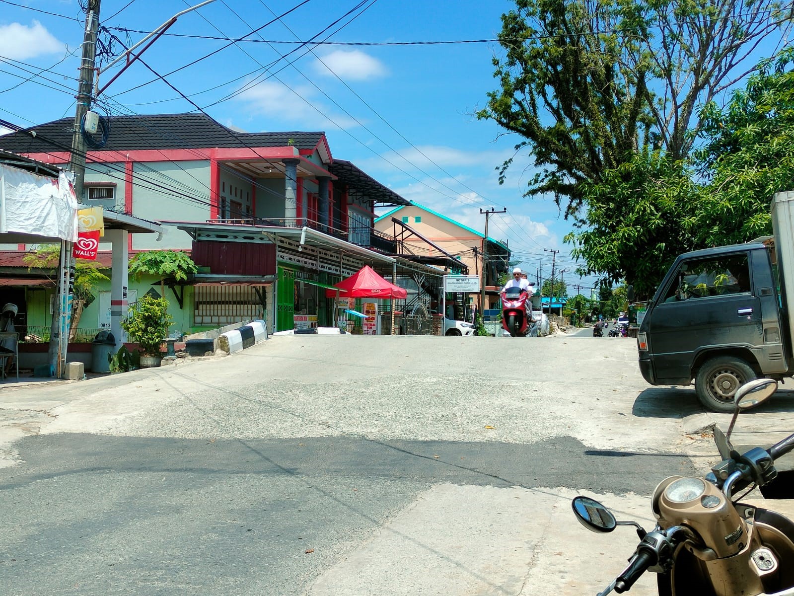 PERBAIKAN: Tanjakan di Jalan Parikesit akan dilandaikan setelah ada pelebaran drainase di kawasan tersebut.