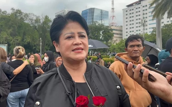 Pengamat pertahanan dan militer Connie Rahakundini Bakrie yang turut hadir dalam aksi di depan Istana Merdeka.