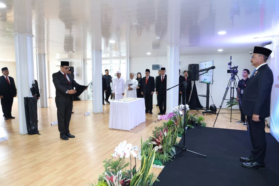 Kepala Otorita Ibu Kota Nusantara (OIKN) Bambang Susantono melantik dan mengambil sumpah/janji jabatan administrator, jabatan fungsional, dan jabatan pelaksana di lingkungan Otorita IKN.