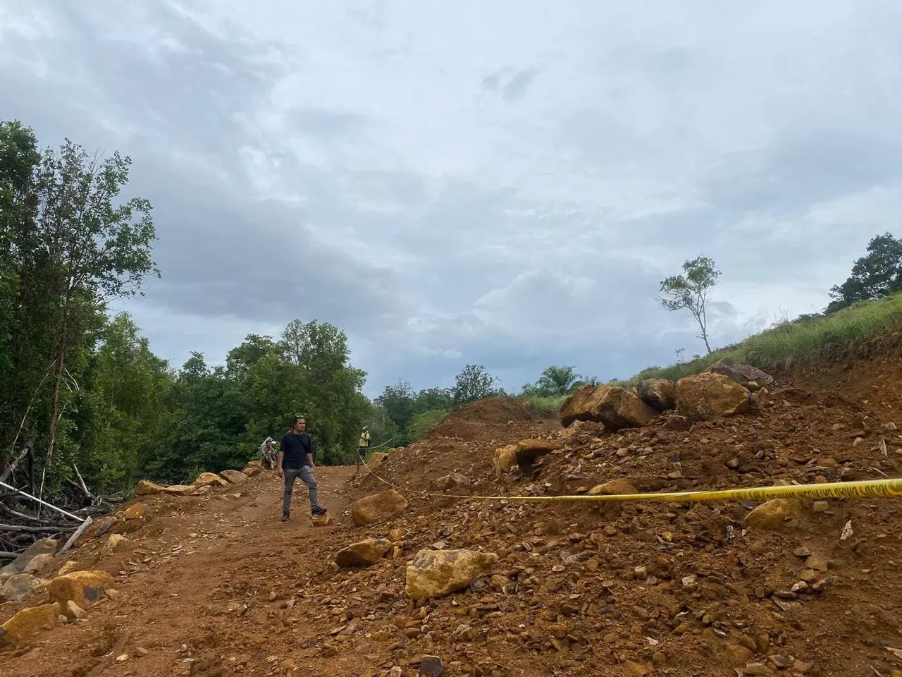 LOKASI PENAMBANGAN: Dua tersangka penambang batu dan pasir ilegal di Sebakis, hanya wajib lapor.