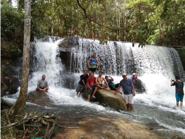 PENYESUAIAN TARIF: Untuk meningkatkan PAD, Pemkab Sanggau melakukan penyesuaian tarif Objek Daya Tarik Wisata (ODTW) yakni Pancur Aji di Kota Sanggau. (DISKOMINFO SANGGAU)