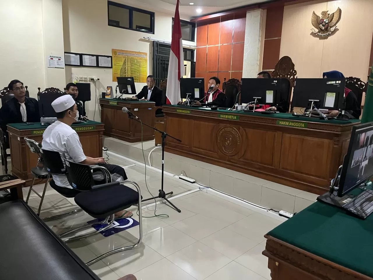 LALAI: Tersangka kasus Alfamart Ambruk, Mas Gunawan divonis 2 tahun 6 bulan, Selasa (13/2/2024).(Foto:Sheilla/Radar Banjarmasin)