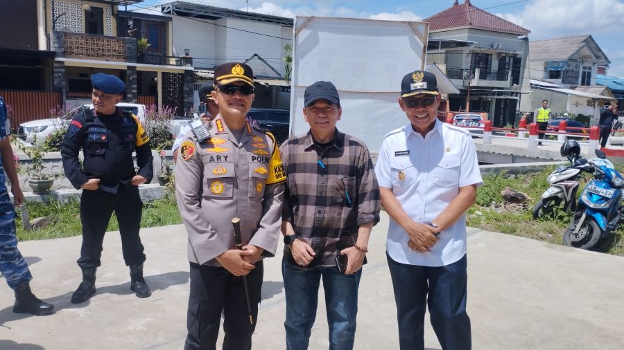 Rusmadi (kanan) bersama Kapolresta Samarinda Kombes Pol Ary Fadl