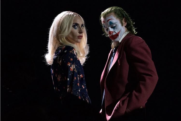 Joker &ndash;yang diperankan Joaquin Phoenix&ndash; dan Lady Gaga, pemeran Harley Quinn.