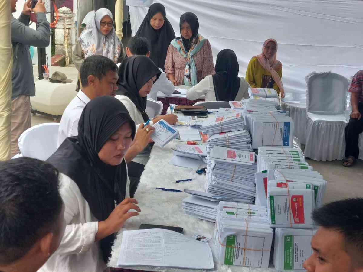 Suasana di TPS saat pencoblosan (Elmo/Prokal.co)