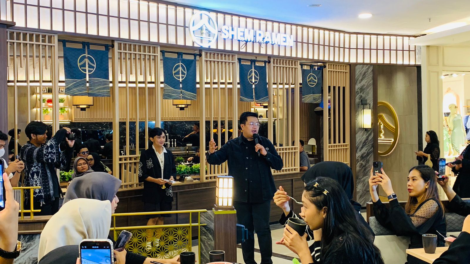 Shem Ramen Signature resmi dibuka di area e-Walk BSB mulai Minggu (18/2).
