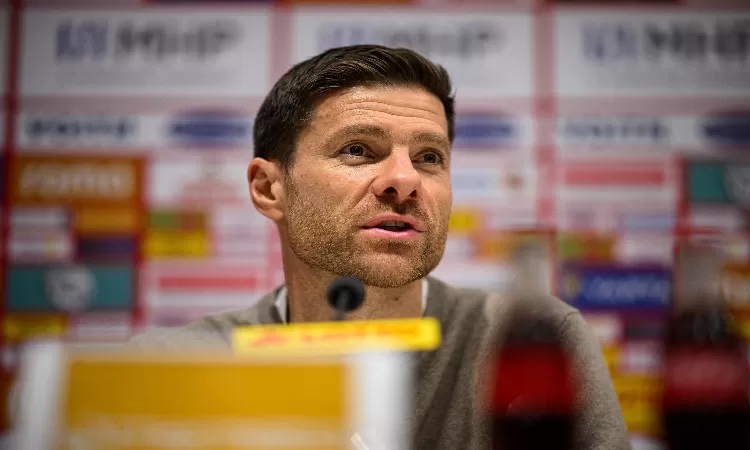 Pelatih Bayer Leverkusen, Xabi Alonso ketika sedang diwawancarai pasca laga kontra Heidenheim pada Sabtu (17/2) kemarin. (Sumber: X @bayer04fussball)