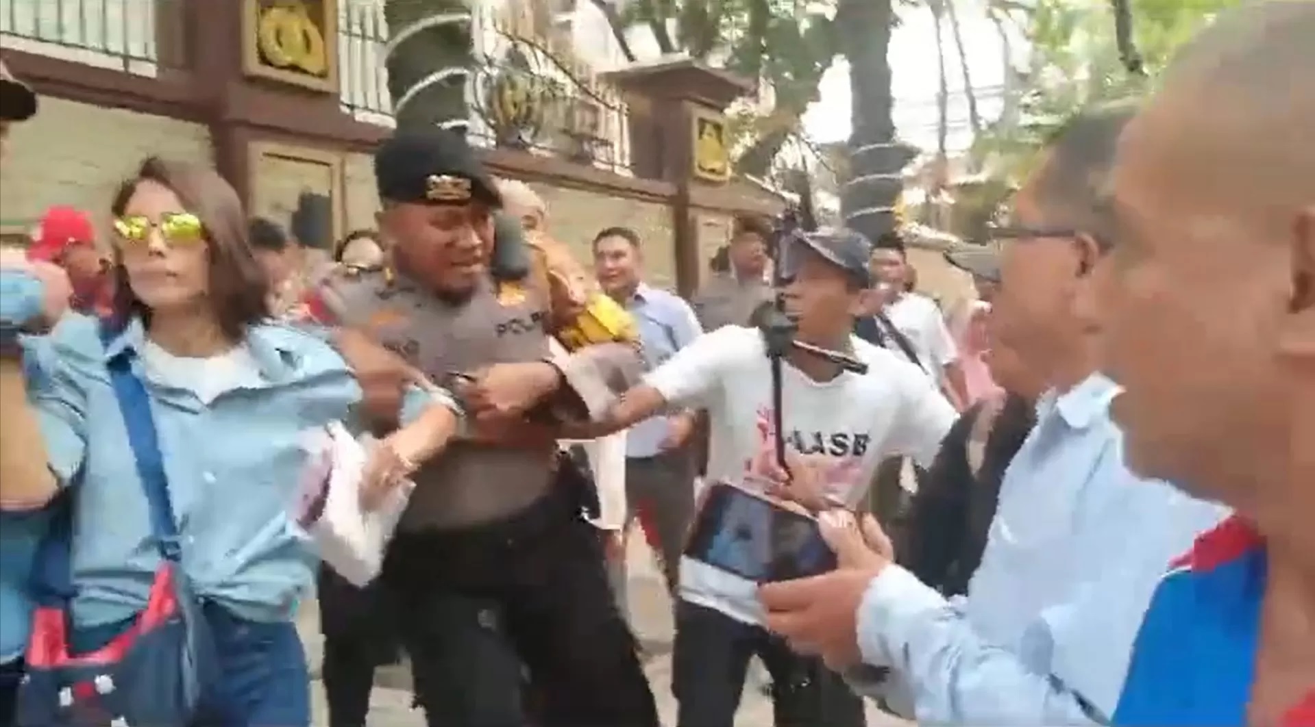 Profil Noviana Kurniati alias Novi Bule, wanita yang pernah melabrak Rocky Gerung. (Akun X @hipohan)