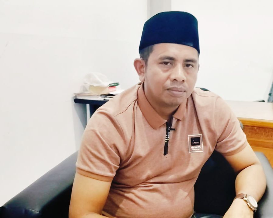 PAPARKAN: Koordinator Divisi Penanganan Pelanggaran Data Informasi, Bawaslu Kutim, Musbah Ilham, saat ditemui di ruang kerjanya.