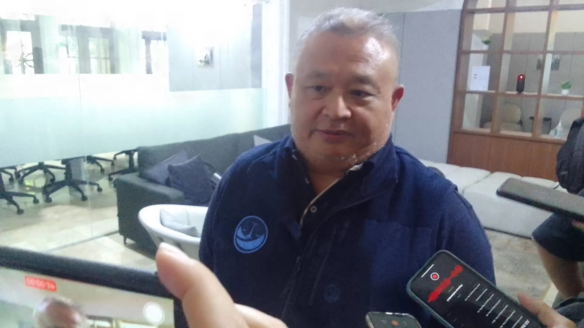 Sekretaris Jenderal (Sekjen) Partai Nasional Demokrat (NasDem) Hermawi Taslim mengatakan Surya Paloh memenuhi undangan makan malam Presiden Jokowi. (Royyan/JawaPos.com)