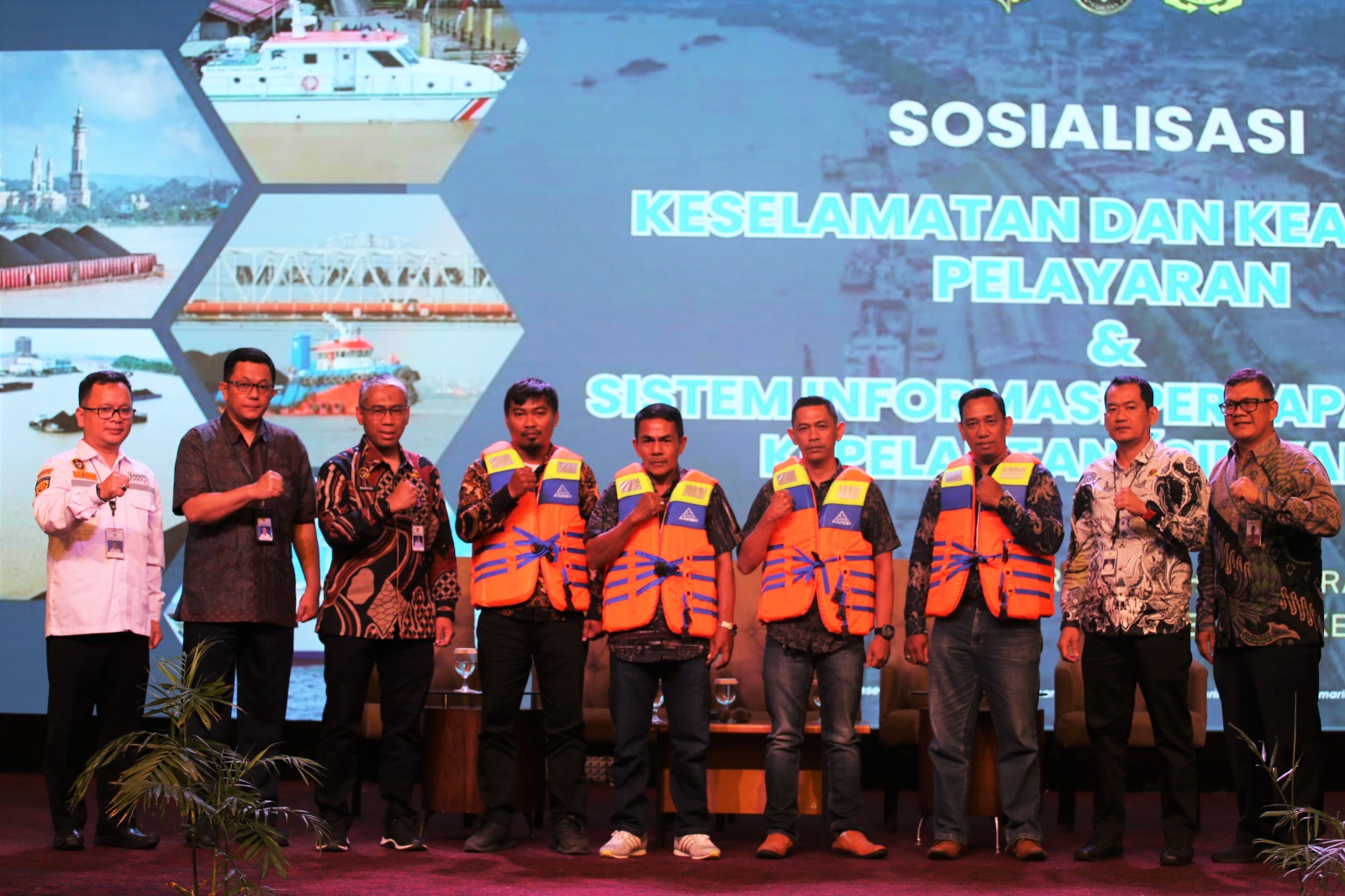 Sosialisasi Keselamatan dan Keamanan Berlayar serta Sosialisasi Aplikasi Sistem Informasi Manajemen Perkapalan dan Kepelautan (SIMKAPEL) bertempat di Hotel Aston, Selasa (20/2)