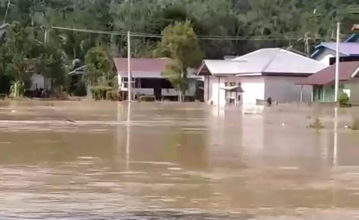 BANJIR: Banjir yang melanda empat desa di Kecamatan Boyan Tanjung akibat curah hujat tinggi. (IST)