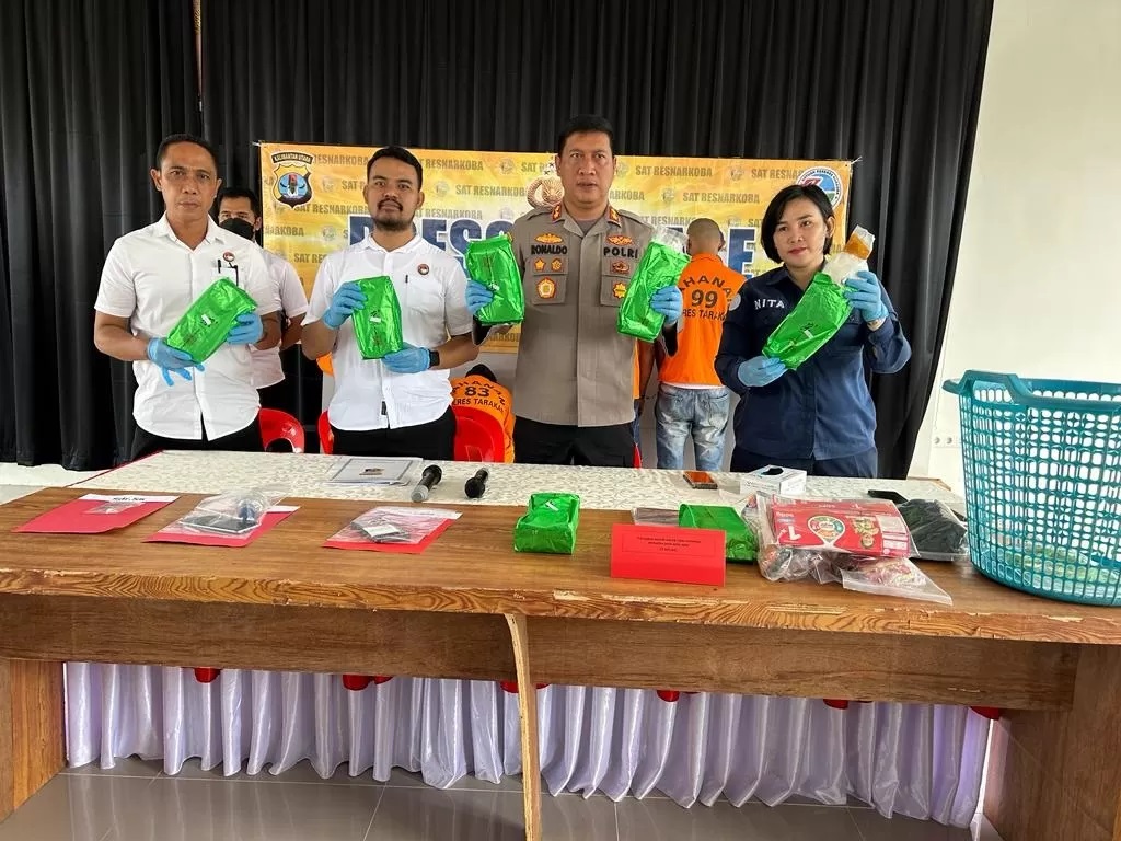 PENGUNGKAPAN: Sabu 7 kg yang berhasil diamankan Polres Tarakan saat akan dibawa para terdakwa ke Parepare. FOTO: ELIAZAR/RADAR TARAKAN