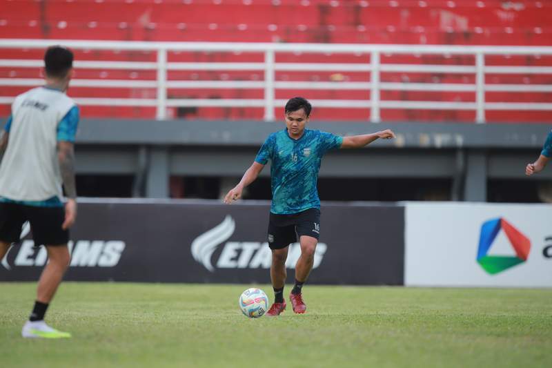 VITAL DI BELAKANG: Borneo FC Samarinda sangat berharap kepada Komang Teguh seiring cedera yang didapat Leo Lelis dan Agung Prasetyo.&nbsp;DONI ADITYA/KP