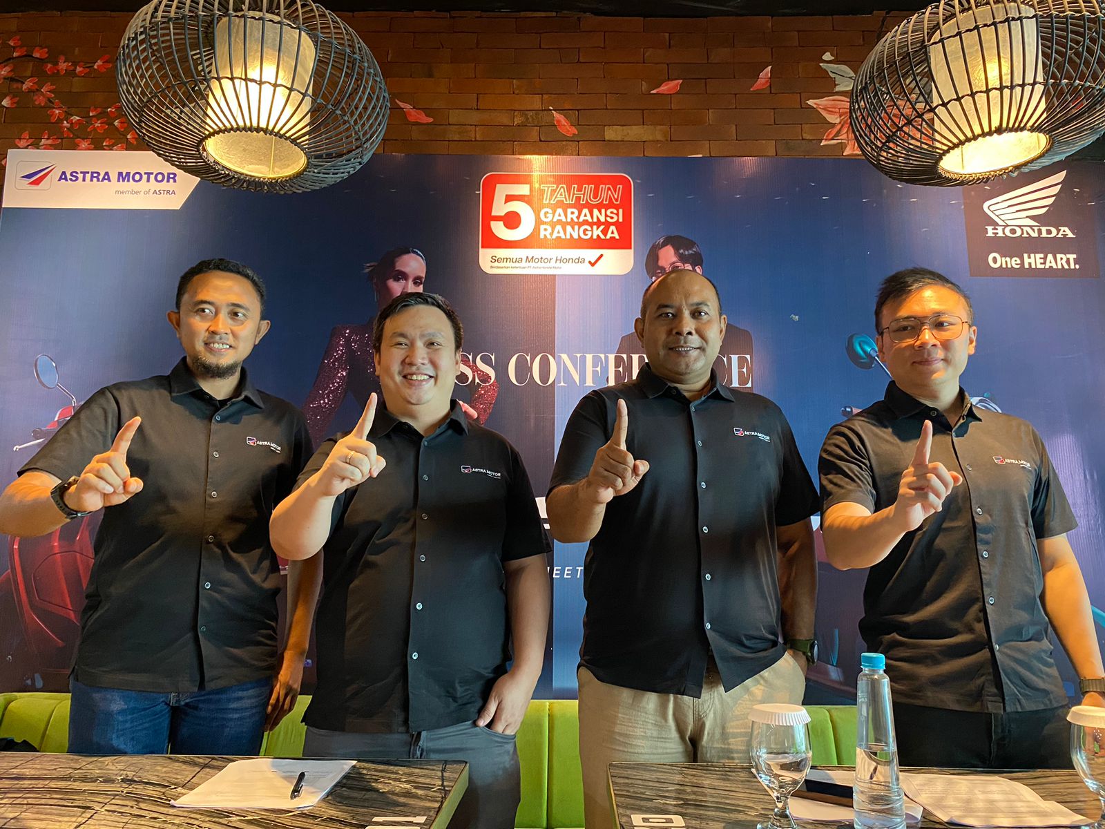 Manajemen Astra Motor Kaltim 1 saat konferensi pers rilis New Honda Stylo 160.