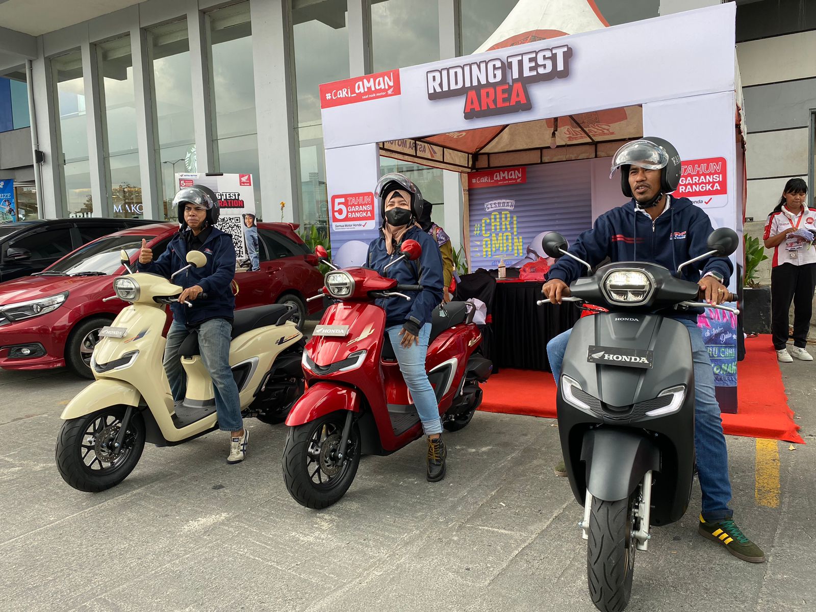 Dibalut desain modern klasik retro dan performa sepeda motor terbaik di kelasnya kehadiran New Honda Stylo 160 siap memikat pencinta roda dua di Kota Beriman.
