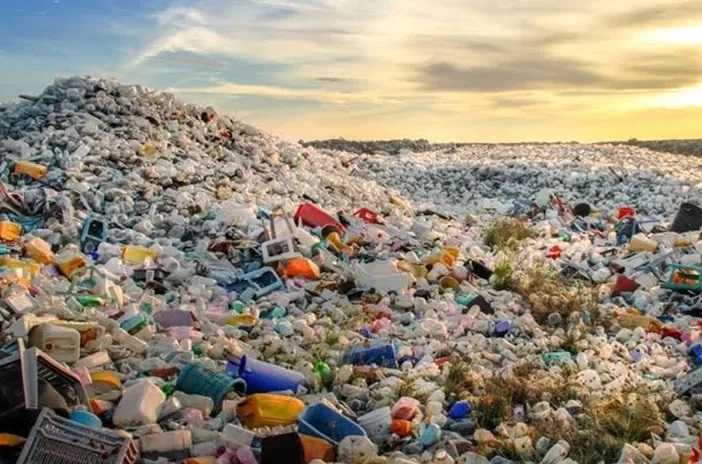 Limbah plastik, persoalan yang tidak hanya dihadapi Indonesia, tapi juga dunia. (RSC Education)