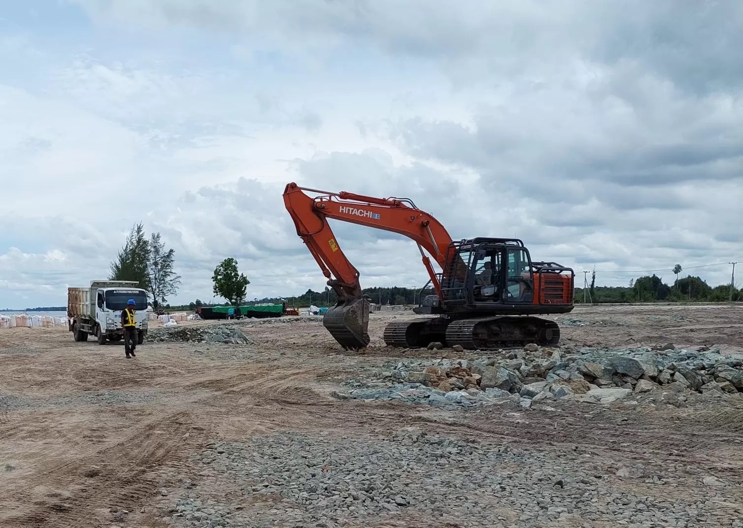 INVESTASI: Tampak aktivitas alat berat di Kawasan Industri Hijau Indonesia (KIHI) Tanah Kuning-Mangkupadi di Kecamatan Tanjung Palas Timur, Bulungan.