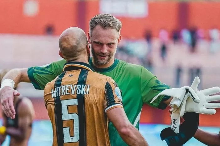 CATATKAN REKOR: Sonny Stevens jadi kiper pertama yang berhasil cetak gol di BRI Liga 1. (Instagram Sonny Stevens)