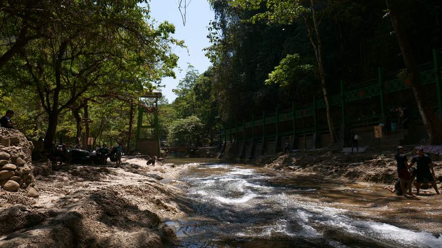 MENAWAN: Wisata alam memang kini tengah digandrungi. Bahkan banyak orang yang berpeliseran mendatangi tempat tersebut meski rela merogoh kocek yang lumayan. DOKUMENTASI PRIBADI-EKRAF