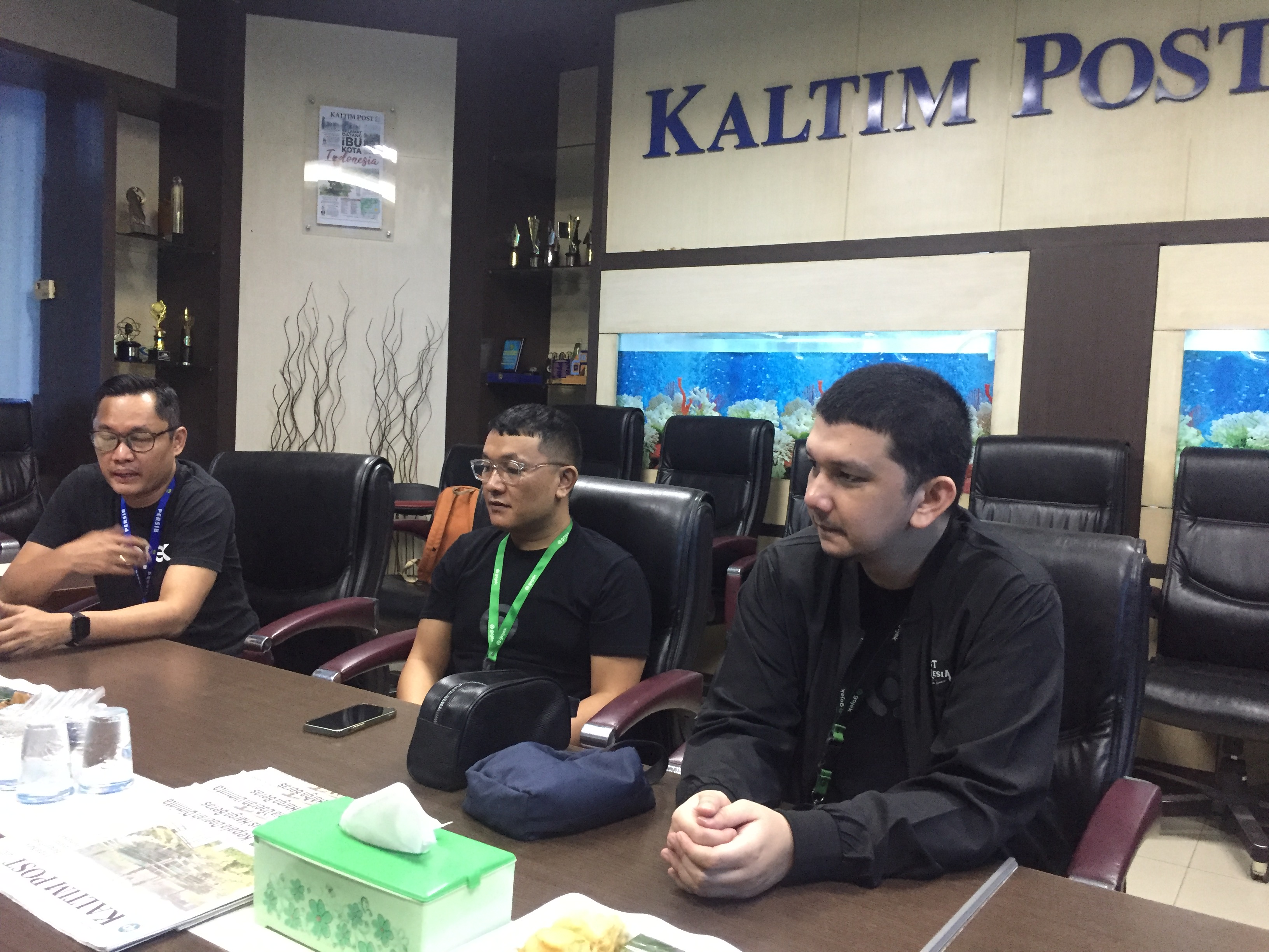 DISKUSI: Manajemen Gojek di Gedung Biru Kaltim Post, Rabu (28/2/2024).