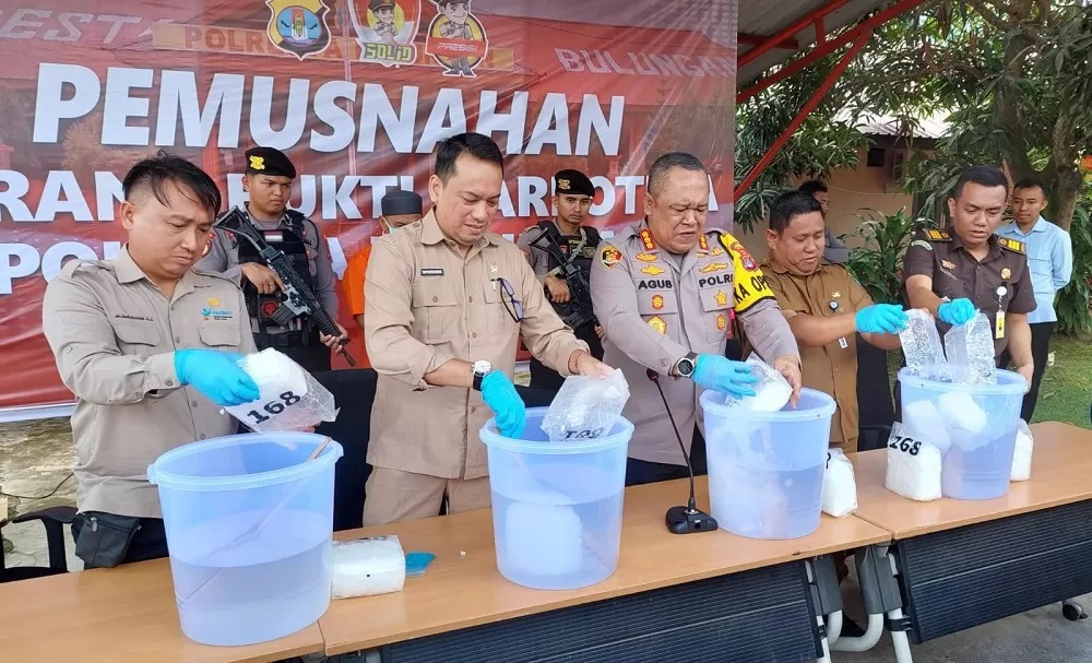 Polresta Bulungan memusnahkan sabu seberat 15 kg dan 3.400 butir pil ekstasi.