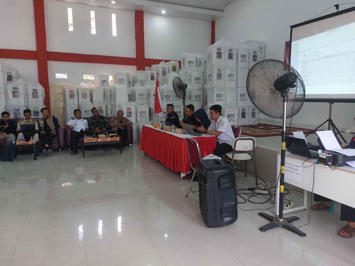 Rapat pleno rekapitulasi suara hasil Pemilu di Kecamatan Tenggarong (Elmo/Prokal.co)