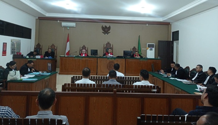 SIDANG: Terdakwa dugaan tindak pidana korupsi pengadaan bahan bakar batu bara untuk PT PLN (Persero) menjalani sidang di Pengadilan Tikipor Palangka Raya, Selasa (27/2/2024). (istimewa)