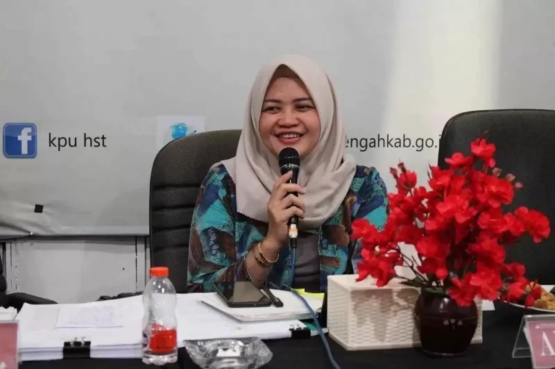 Komisioner KPU HST, Mailinasari