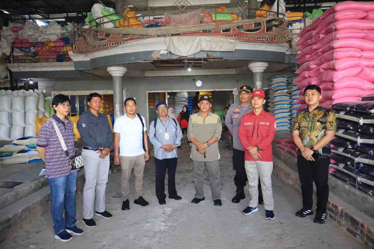 Satgas Pangan Kukar saat melakukan sidak terhadap ketersediaan beras di Tenggarong (Istimewa)
