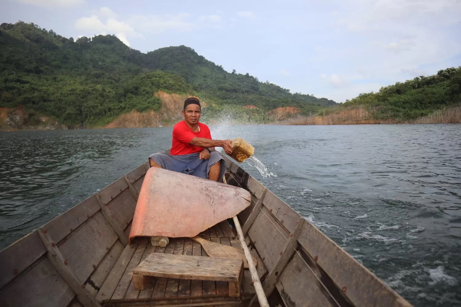 BENDUNGAN TAPIN: Beberapa masyarakat setempat sudah menyiapkan perahu untuk menunjang pariwisata di Bendungan Tapin.(Foto:Dokumentasi Radar Banjarmasin)