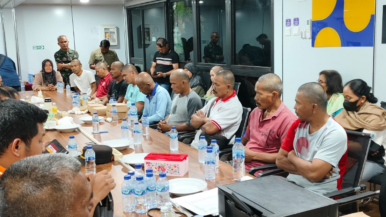9 warga yang diduga yang dituding menghalangi proyek pembangunan Bandara VVIP Ibukota Nusantara (IKN) di kelurahan Gersik, kabupaten Penajam Paser Utara (PPU) akhirnya dibebaskan.
