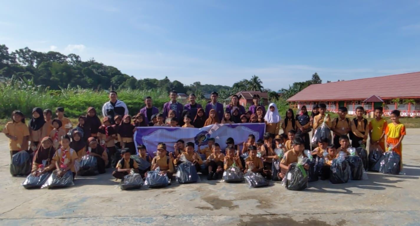 BEM Unikarta lakukan kegiatan sosial.