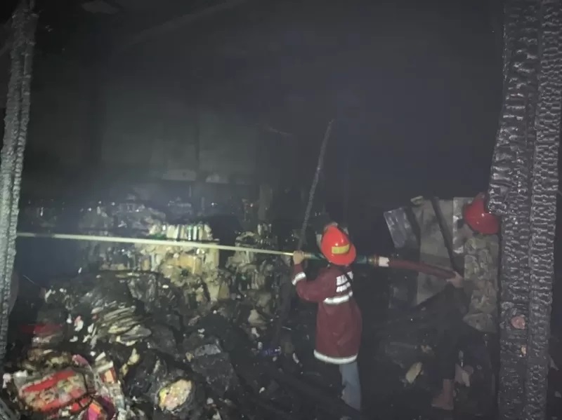 Gudang minuman beralkohol terbakar di Jalan Belitung Darat, Banjarmasin