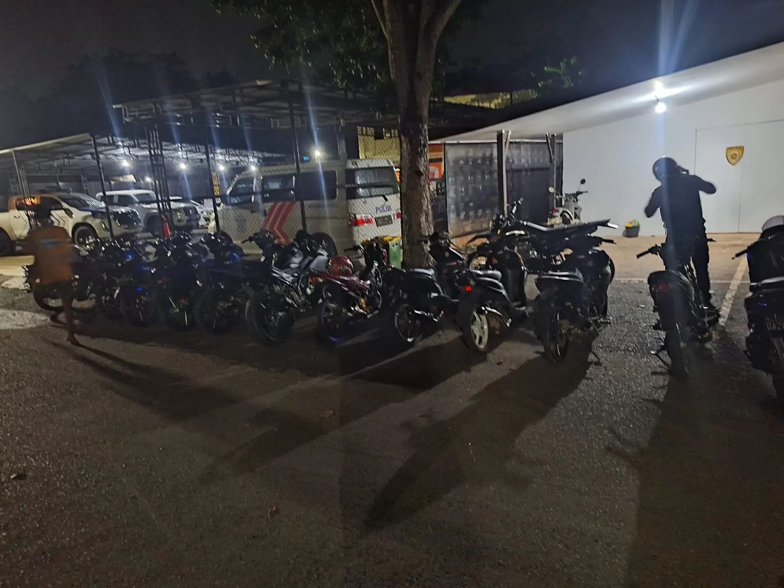 TERJARING: Kendaraan roda dua yang diamankan beberapa waktu yang lalu karena menggunakan knalpot tidak sesuai peruntukan. (Foto : Satlantas Polres Tala)