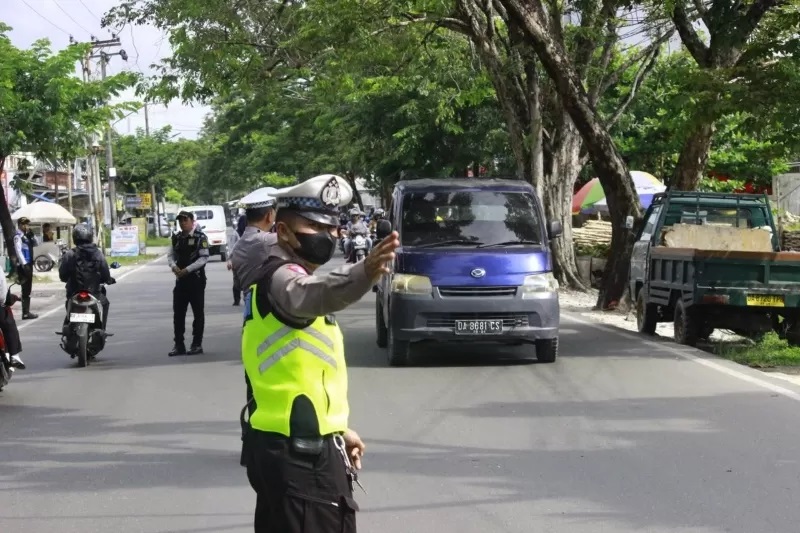 RAZIA ODOL: Razia gabungan Dinas Perhubungan Banjarmasin dan Satlantas Polresta Banjarmasin di Jalan Pramuka, Sabtu (2/3).