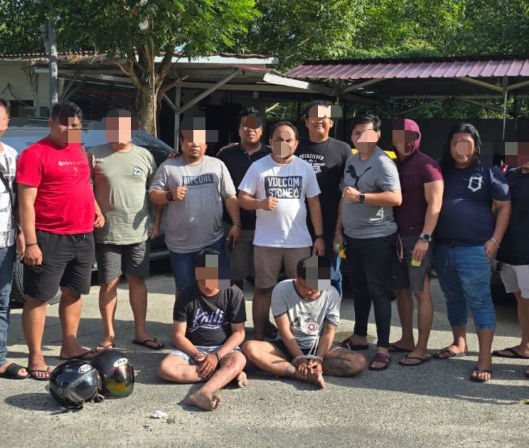 HR dan TH (duduk), dua pelaku pencurian dengan modus pecah kaca mobil berhasil diringkus personel Subdit Jatanras Ditreskrimum Polda Kaltim, Selasa (1/3/2024) kemarin.
