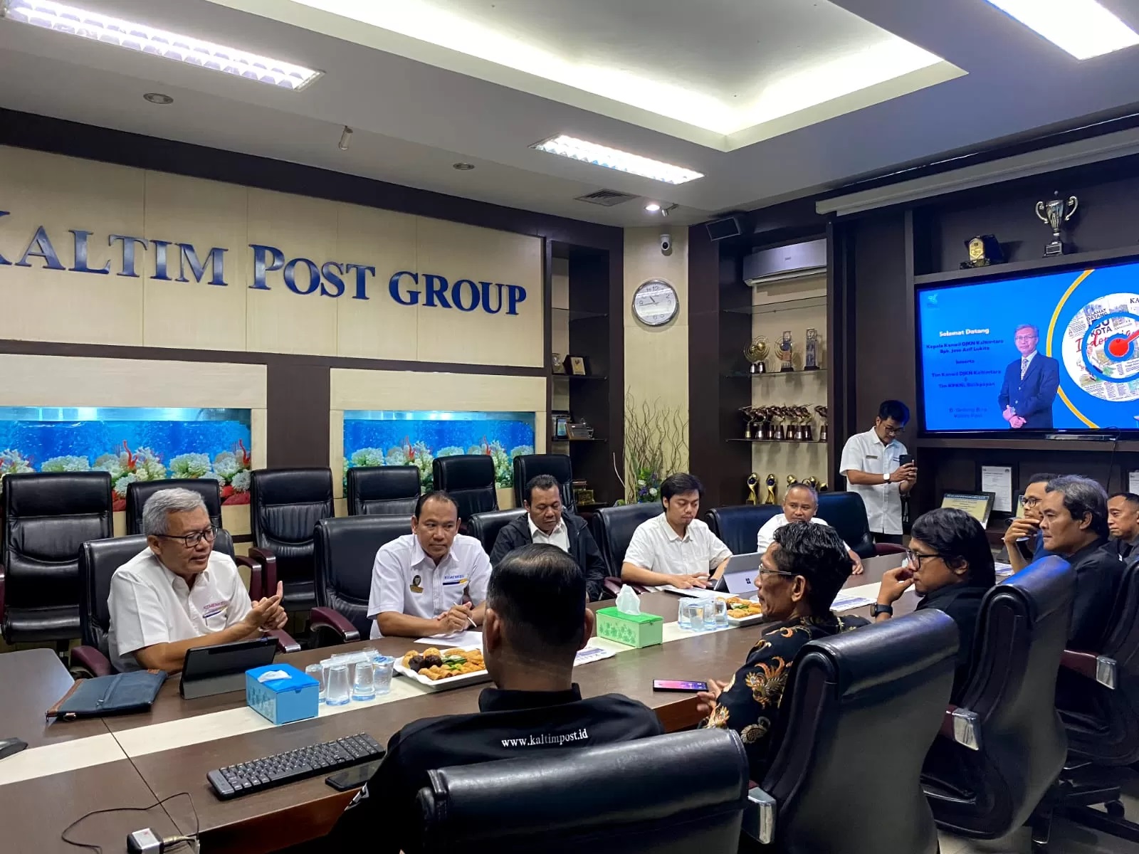 TEMU SAPA: Kunjungan Kepala Kanwil DJKN Kaltimtara Jose Arif Lukito dan Kepala KPKNL Balikpapan Adi Suharno dan staf ke Kaltim Post Group, Senin (04/03). BALPOS