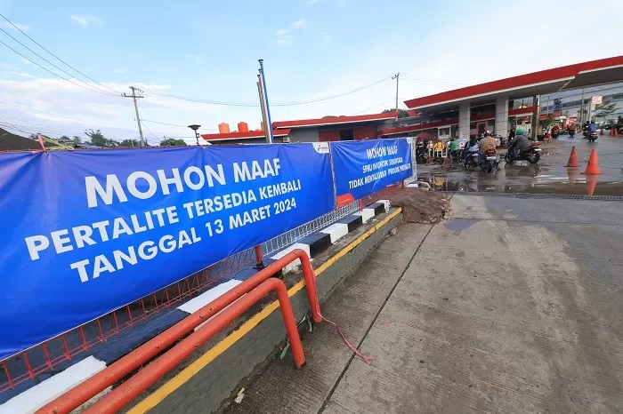 PENGELOLANYA NAKAL: SPBU COCO Karang Anyar di Jalan Letjen Soeprapto, Balikpapan Barat, disanksi Pertamina dengan tidak diberi pasokan Pertalite selama dua pekan. (FUAD MUHAMMAD/KALTIM POST)
